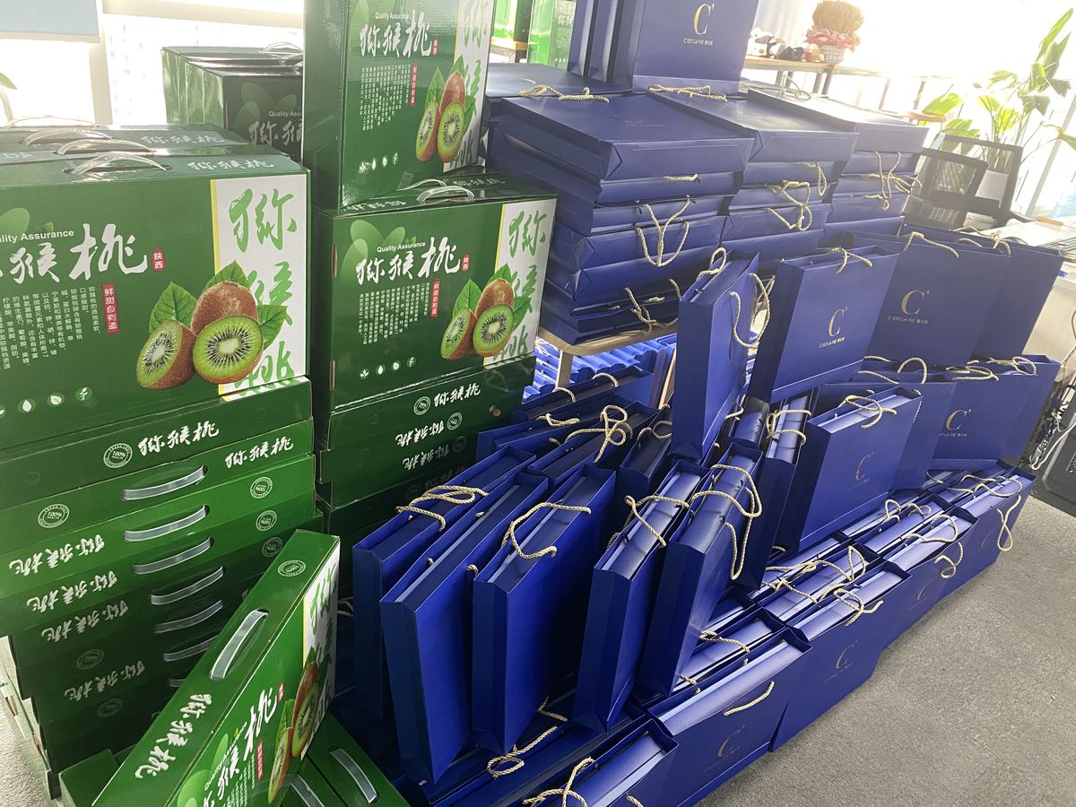 节日礼物 · 节日福利发放